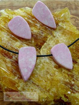 Preview: Freudentränen,  handgeschliffener Thulit Schmuckanhänger (Var.1)